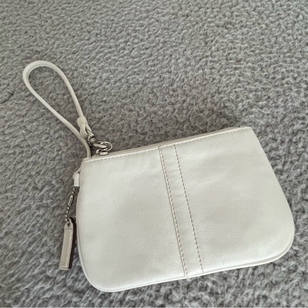 COACH Wristlet size 6''x4'' White Leather with strap zip Logo blue lining - Picture 5 of 11